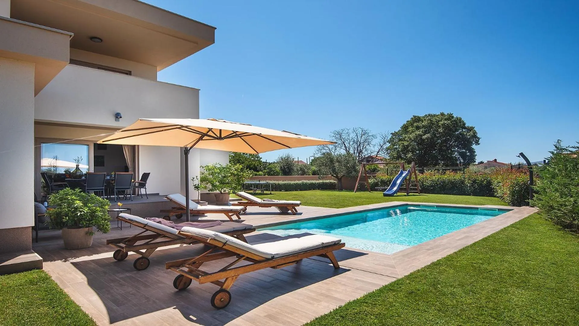 Modern Villa In Πούλα