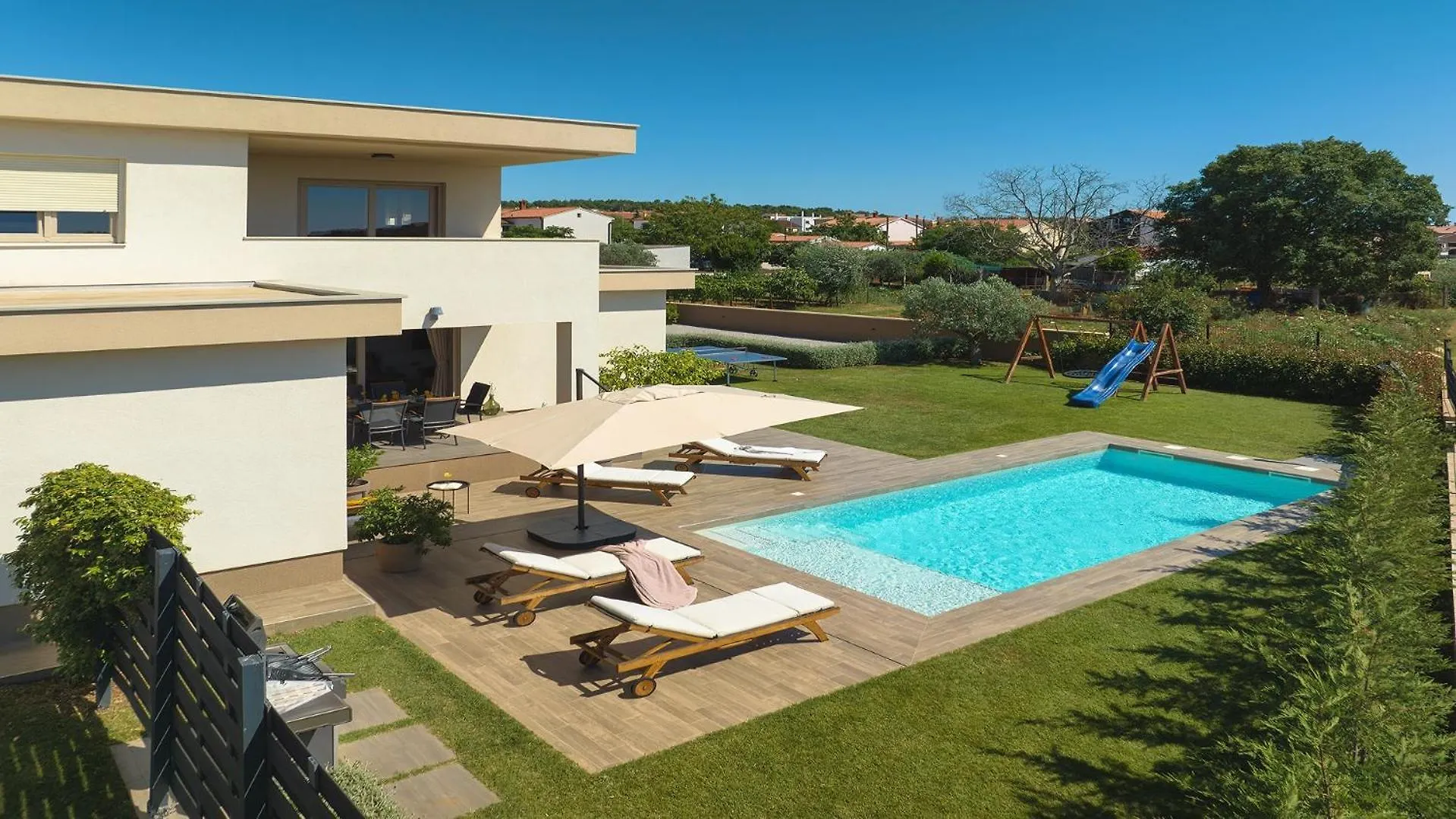 Modern Villa In Πούλα